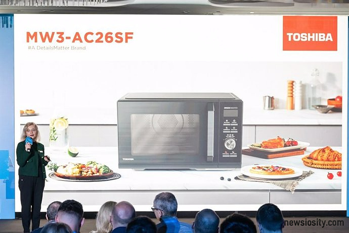 ERKLÄRUNG: Toshiba stellt auf der European Business Conference 2024 den neuen Air Fry-Mikrowellenherd vor