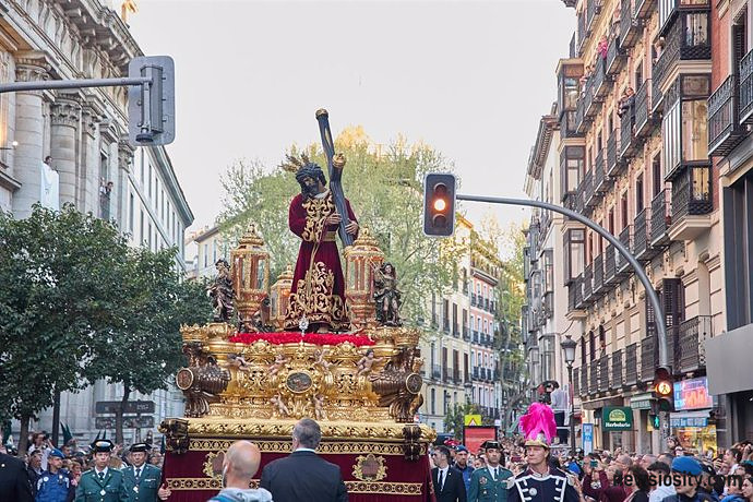 Gran Poder und Macarena, El Divino Cautivo, El Pobre y Dulce Nombre und die Prozession der Virgen de la Soledad in Madrid