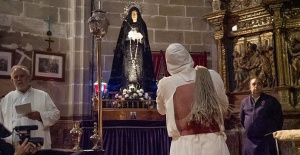 Der Regen zwingt die „Picaos“, sich in der Kirche San Vicente zu geißeln