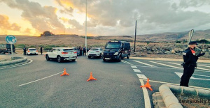 Zwei Personen werden mit Haftbefehlen und Haftbefehlen an einem Kontrollpunkt im Süden von Gran Canaria festgenommen